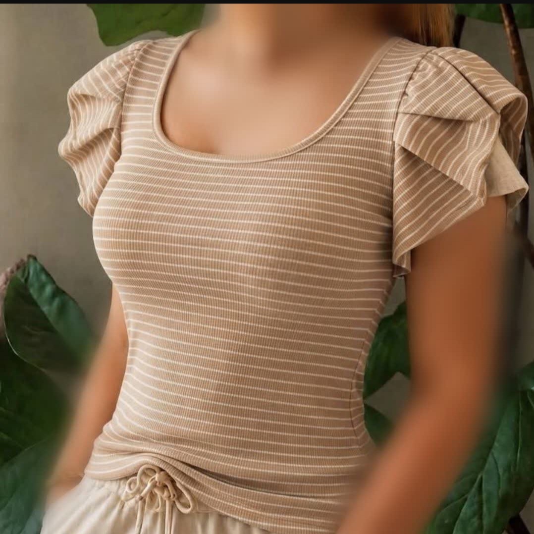 تاپ زنانه مدل یقه خشتی عروسکی ویسکوز خطی (فری سایز ۳۶ تا ۴۶)